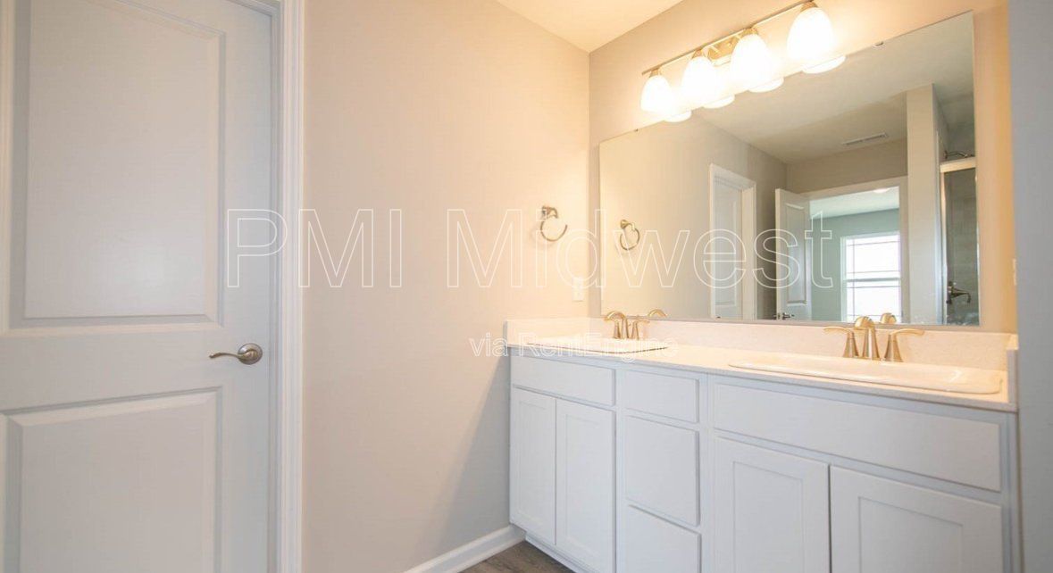 4 Bed 2.5 Bath property image