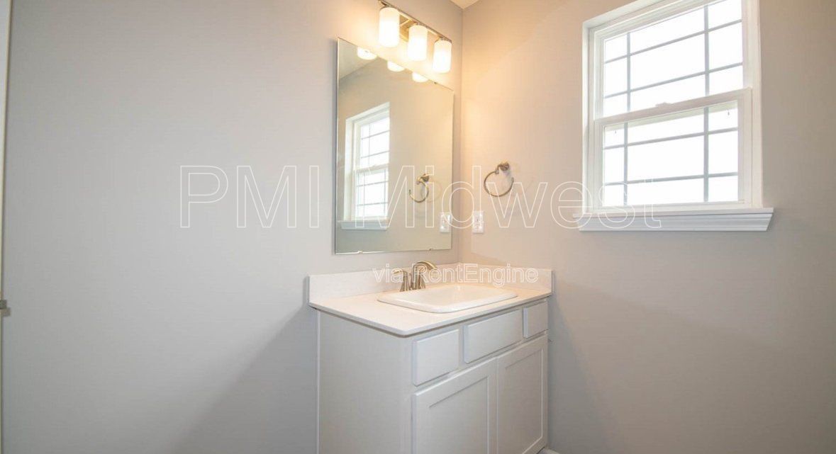 4 Bed 2.5 Bath property image