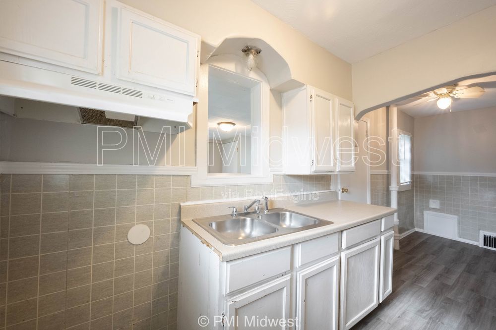 1415 W Pruitt property image