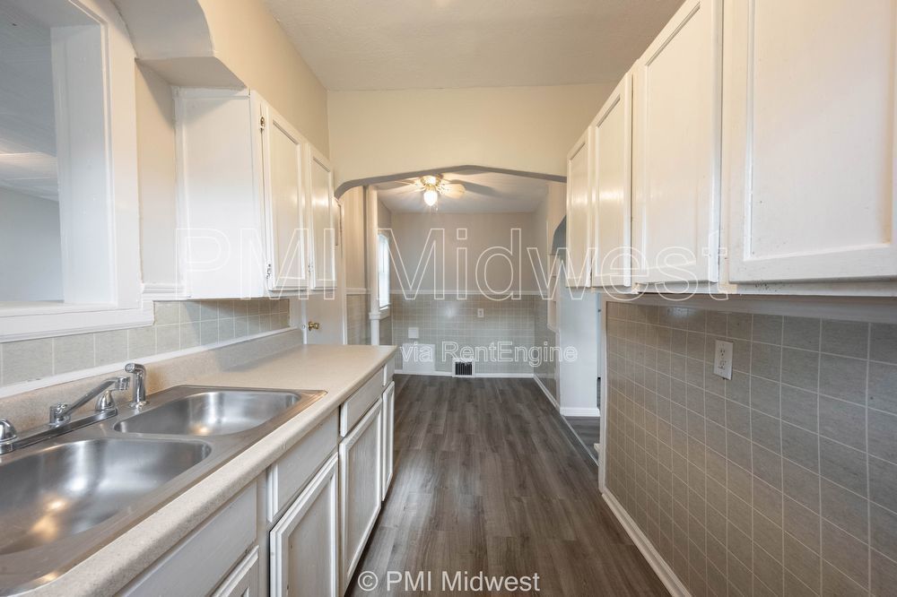 1415 W Pruitt property image