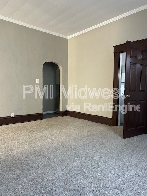 2516 S Washington St Apt 1 – Cozy + Convenient in Marion property image