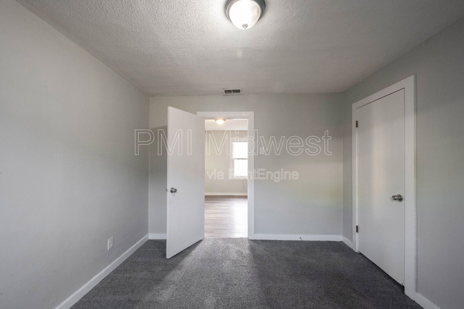 Chill Living Near Fountain Square – 3907 Hoyt Ave property image