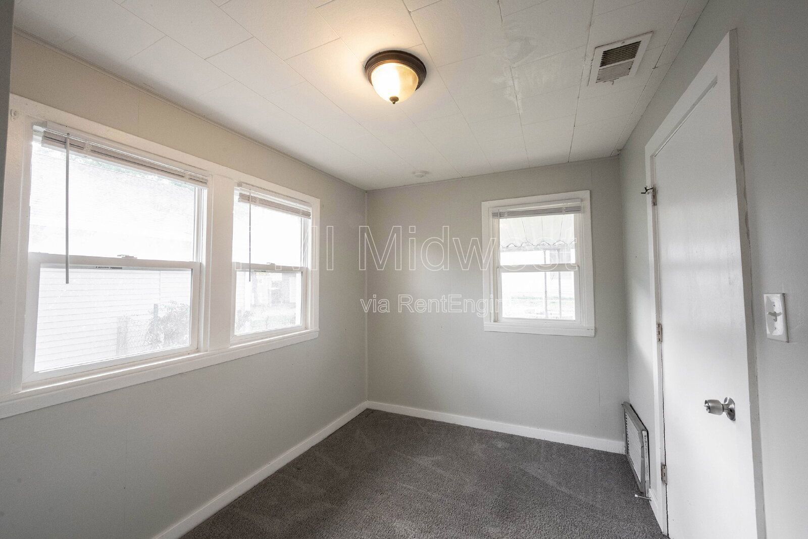 Chill Living Near Fountain Square – 3907 Hoyt Ave property image