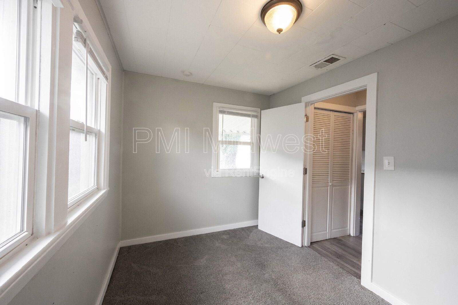 Chill Living Near Fountain Square – 3907 Hoyt Ave property image