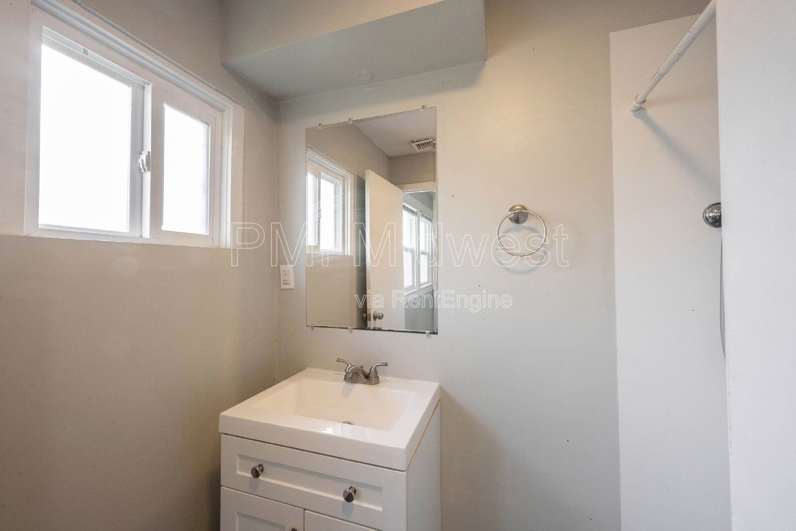 Chill Living Near Fountain Square – 3907 Hoyt Ave property image