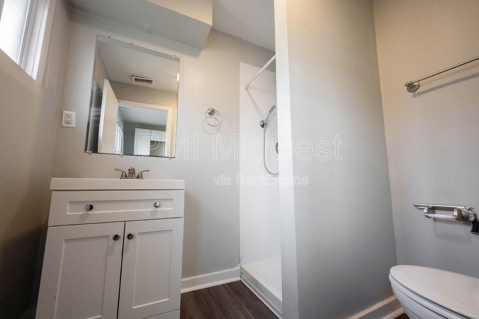 Chill Living Near Fountain Square – 3907 Hoyt Ave property image